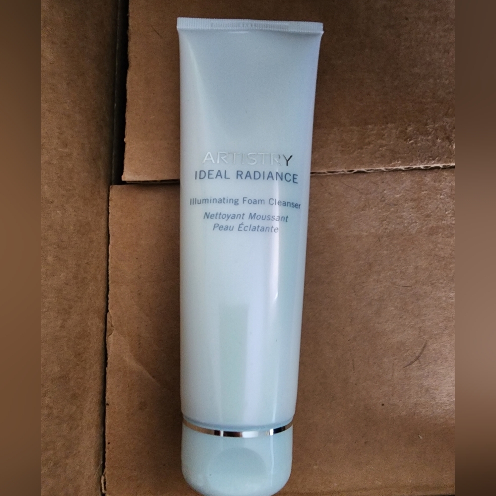 💥NEW Artistry Ideal Radiance Cleanser